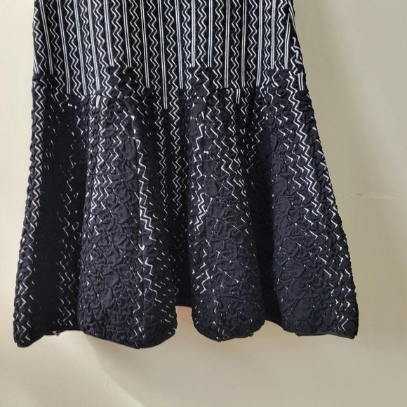 RVN Chevron 3D Jacquard Square Neck Flare Dress Black White Sz Large - Picture 5 of 9